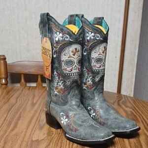 Corral Charcoal Skull Embroidered Boots